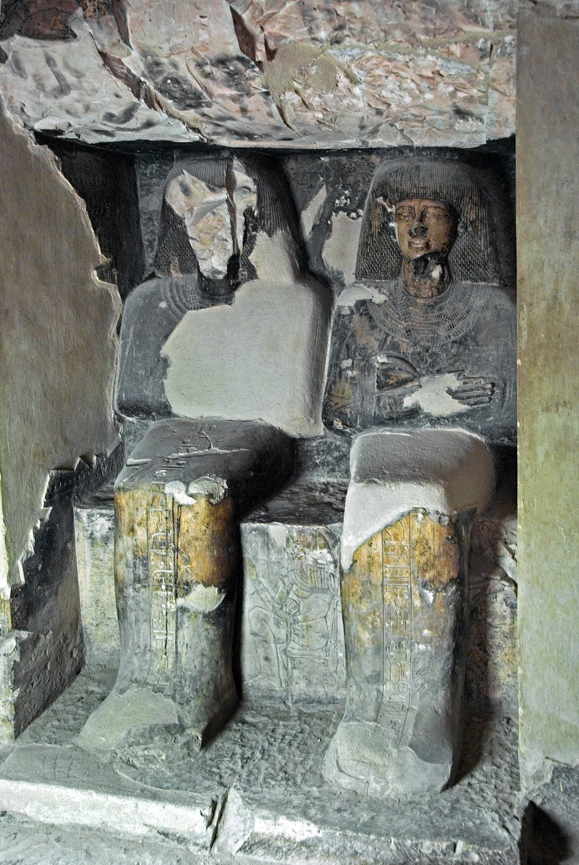 Egyptisk antikvitet: skulpturer nära graven av Kha em Het (Khaemhat) vindsinspektör och skrivare vid Amenophis III:s hov (TT57) som representerar skrivaren och Imhotep. 18:e dynasti. 1530-1290 f.Kr. Vallee des Nobles. Luxor, Västbanken, Egypten av Egyptian 18th Dynasty