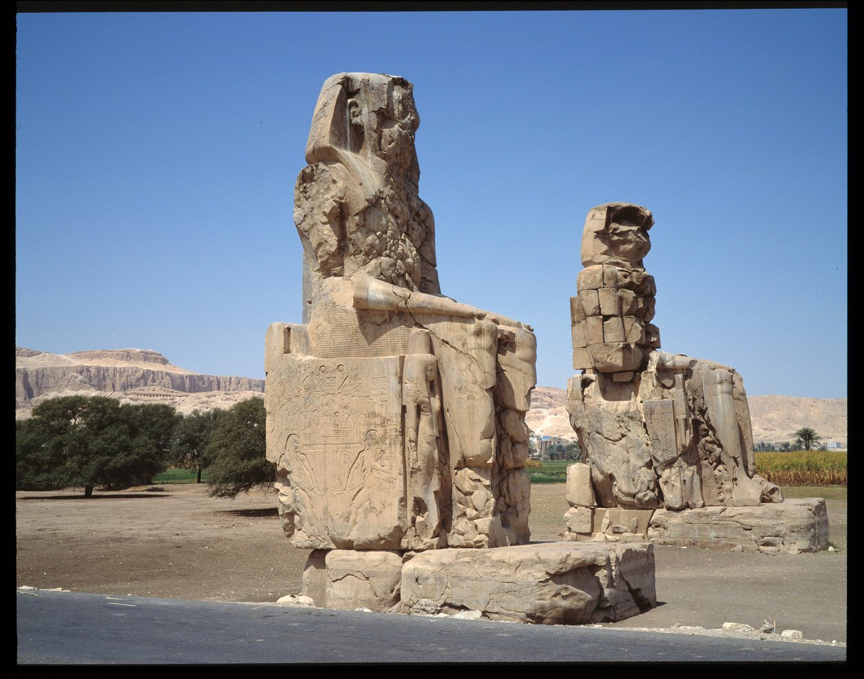 Egyptisk antikvitet: utsikt över Memnons koloss, period Amenophis III, nytt imperium av Egyptian 18th Dynasty