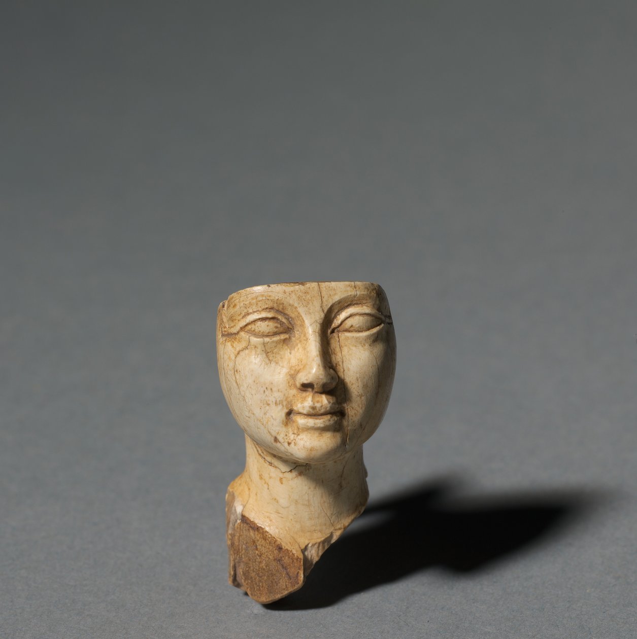 Ansikte från en kosmetisk sked, 1391-1353 f.Kr av Egyptian 18th Dynasty