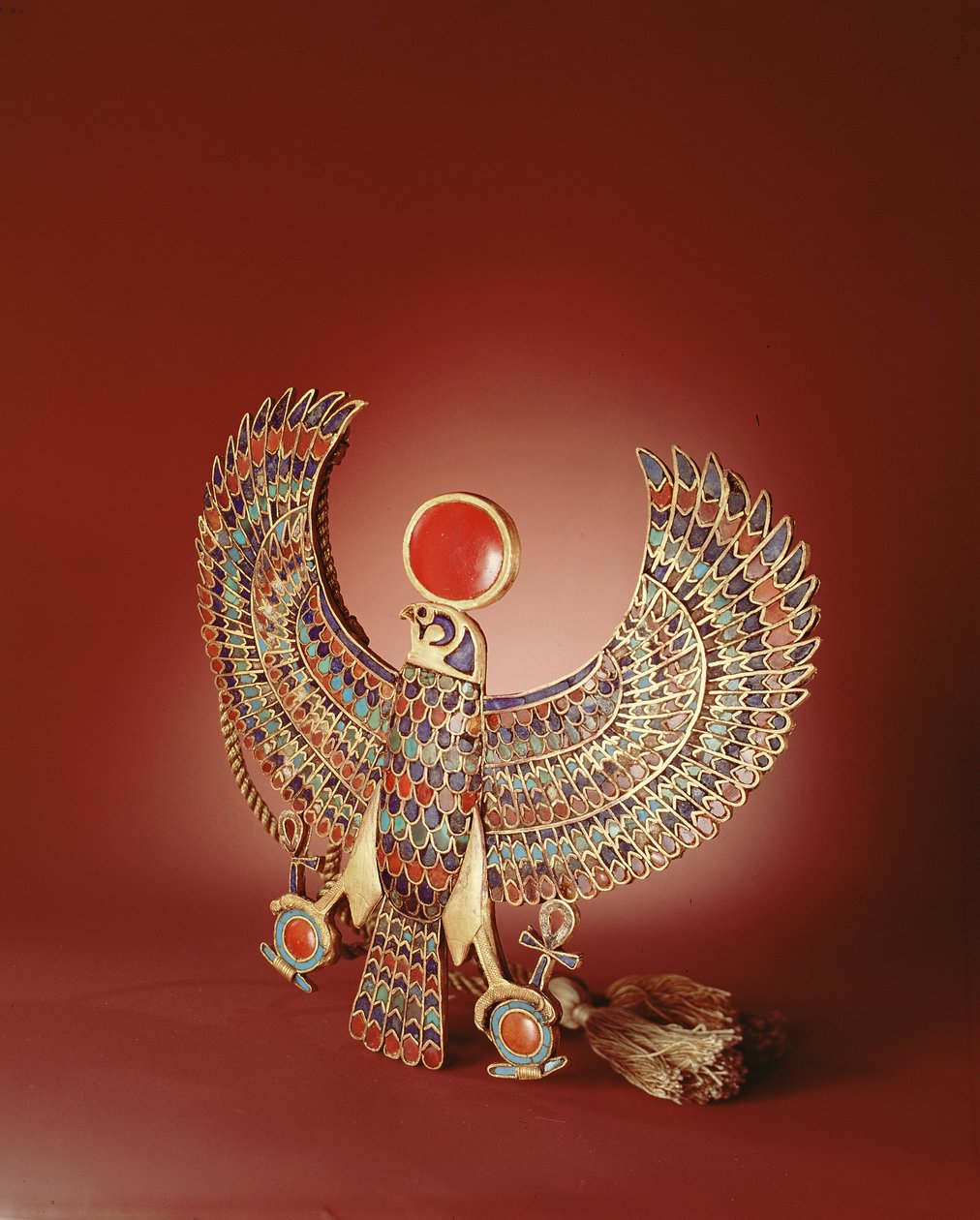 Falcon pectoral, från Tutankhamons grav, Nya kungariket (guld inlagt med lapis lazuli, turkos, karneol och glas) av Egyptian 18th Dynasty