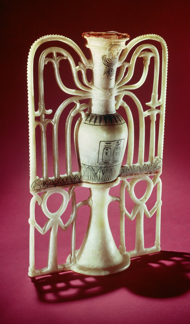 Blommig unguent burk, från Tutankhamons grav (ca 1370-1352 f.Kr.) New Kingdom (alabaster) (se även 59230) av Egyptian 18th Dynasty
