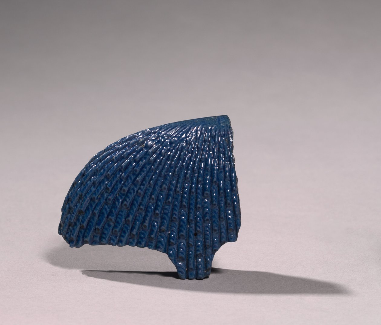 Fragment av en inläggshuvudbonad, ca 1353-1295 f.Kr av Egyptian 18th Dynasty