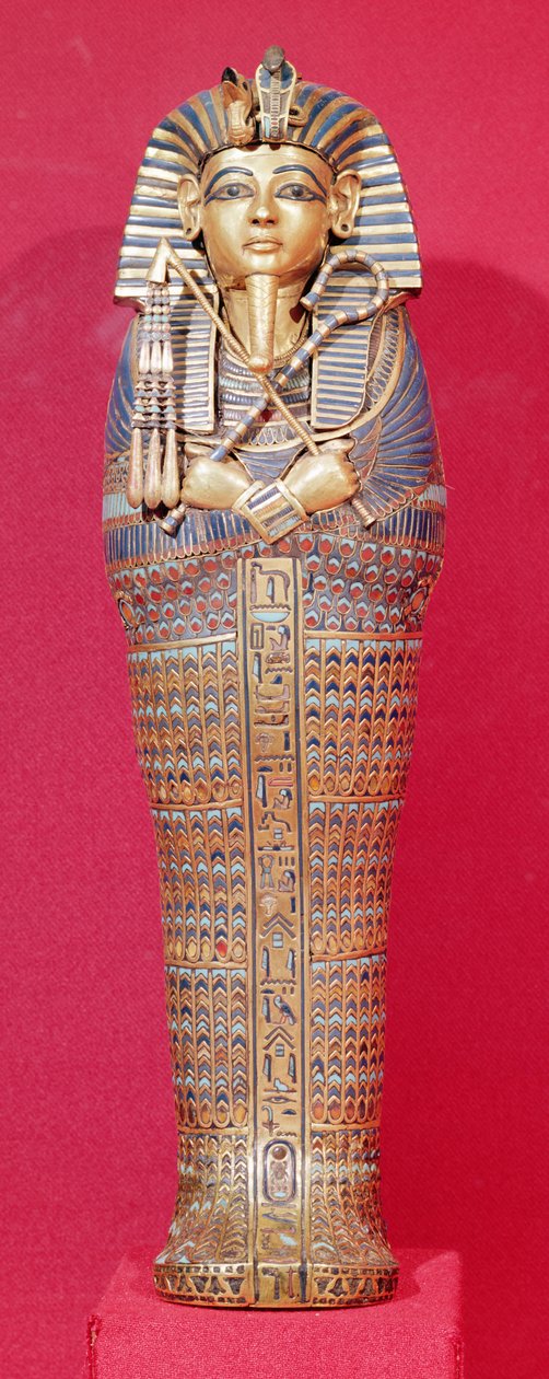 Framifrån av en av likkistorna, från Tutankhamons grav (ca 1370-1352 f.Kr.) Nya kungariket (slaget guld inlagt med färgat glas & korneol) (se även 227990-92) av Egyptian 18th Dynasty