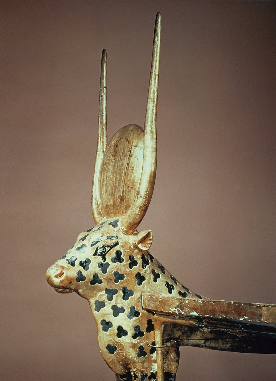 Begravningssänghuvud i form av den heliga kon, från Tutankhamons grav (ca 1370-52 f.Kr.) New Kingdom (förgyllt & stuckat trä) av Egyptian 18th Dynasty