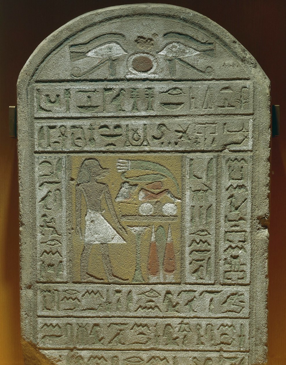 Begravningsstele för Ibi, kammarmästaren i det kungliga palatset Den avlidne före begravningsoffren Överst, skyddsögon och hieroglyfen "Shen" som betyder "evighet" av Egyptian 18th Dynasty
