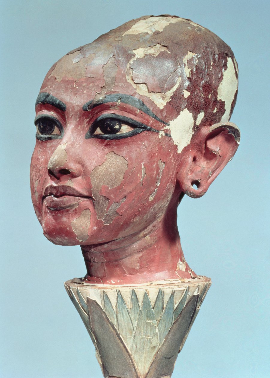 Huvud för barnkungen Tutankhamon (ca 1370-52 f.Kr.) som kommer ur en lotusblomma, hittad vid ingången till graven, New Kingdom (stuckat och målat trä) (se även 228554) av Egyptian 18th Dynasty