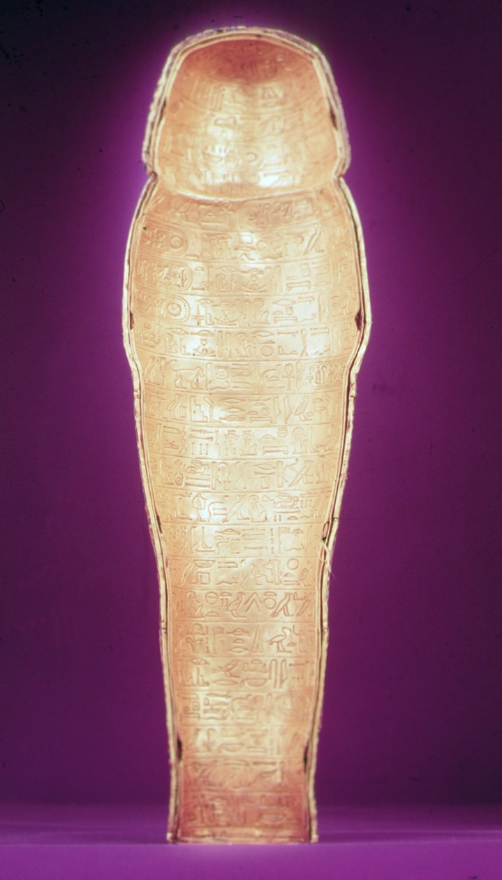 Interiör av en av likkistorna, från Tutankhamons grav (ca 1370-1352 f.Kr.) Nya kungariket (utslaget guld) (se även 227991-2) av Egyptian 18th Dynasty
