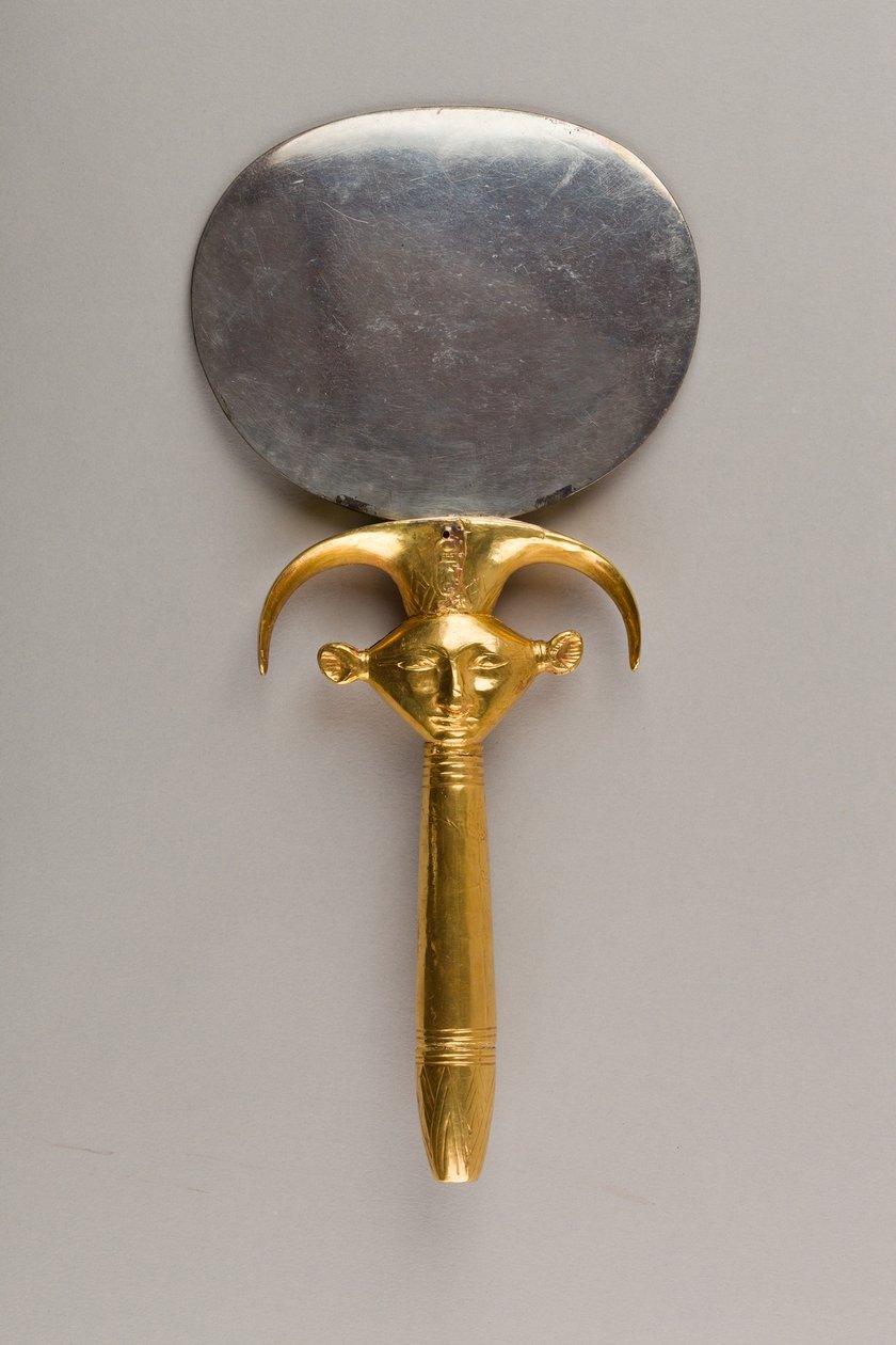 Spegel med handtag i form av ett Hathor-emblem, ca. 1479–1425 f.Kr. (silver, trä och guld) av Egyptian 18th Dynasty