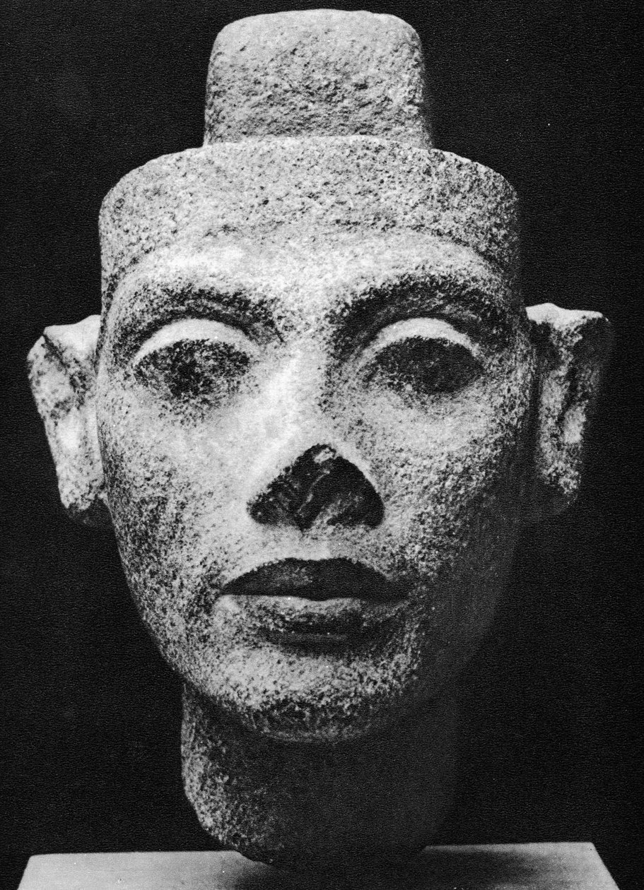 Nefertiti, drottningsgemål av Akenaton (Akhenaten), den kätterska farao. 1300-talet f.Kr. (skulptur i mörk granitbyst) av Egyptian 18th Dynasty