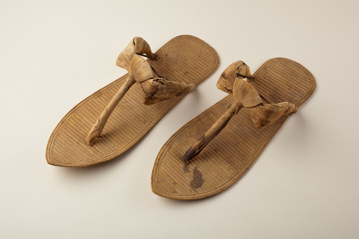 Ett par sandaler, ca 1390-52 (gräs, vass, papyrus) av Egyptian 18th Dynasty