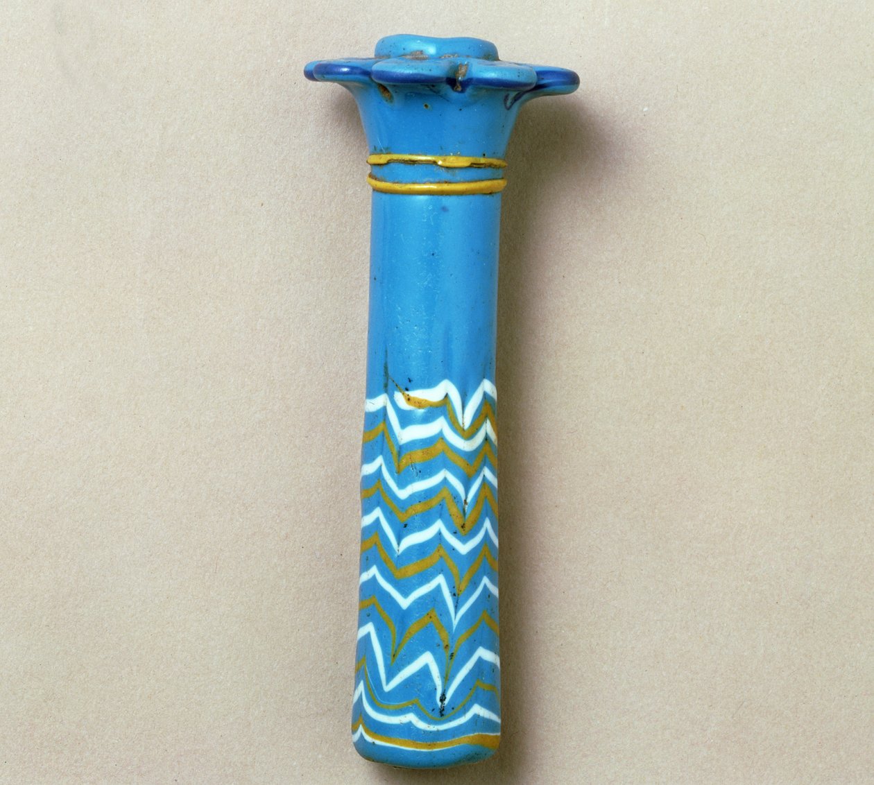 Palmkolonn kohl-kolv, från Amarna, New Kingdom (ogenomskinlig turkos) (detalj av 44958) av Egyptian 18th Dynasty