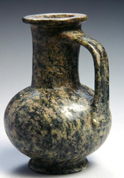 Pitcher, New Kingdom, ca 1479-1353 f.Kr. (grön serpentin) av Egyptian 18th Dynasty