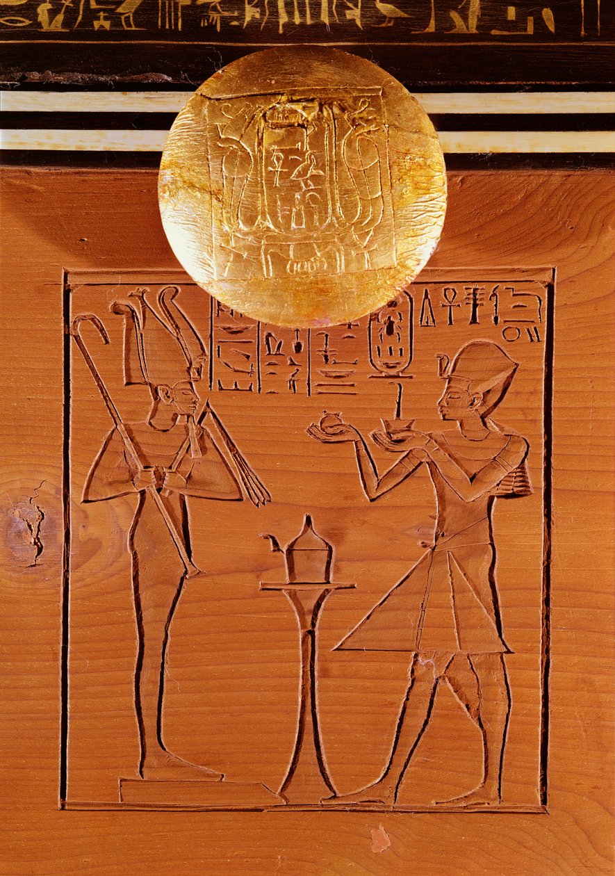 Bärbar kista, detalj av Tutankhamon (ca 1370-1352 f.Kr.) som ger ett erbjudande till Osiris, från Tutankhamons grav, Nya kungariket (ebenholts, elfenben, trä och brons) av Egyptian 18th Dynasty