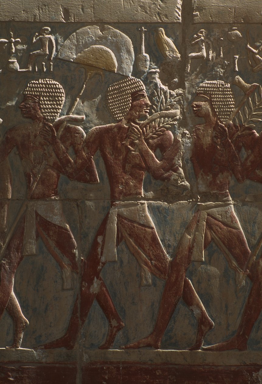 Relief som visar en parad till gudinnan Hathors ära, detalj, från Hatshepsuts bårhustemplet (ca 1503-1482 f.Kr.) New Kingdom (målad kalksten) (se även 382845) av Egyptian 18th Dynasty
