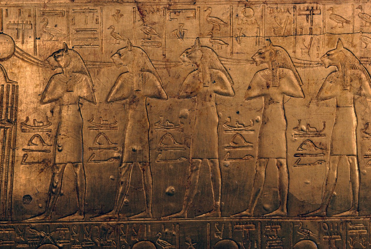 Relief på förgyllt träskrin, Tutankhamuns skattkammare av Egyptian 18th Dynasty