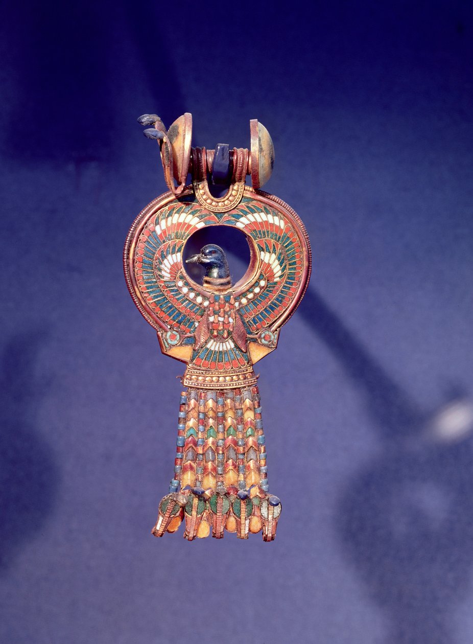 Höger örhänge från ett par örhängen med en blåfågel, från Tutankhamons grav, Konungarnas dal, Thebe, ca 1347-37 f.Kr. (guld och smält glas) (se även 344028) av Egyptian 18th Dynasty