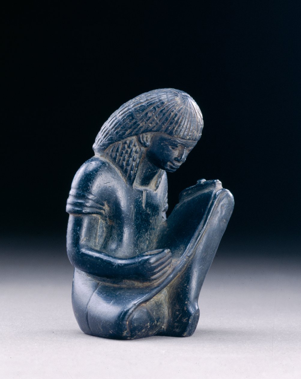 Sittande skrivare, Nya kungariket, 1391-1353 f.Kr. (gråvåt) av Egyptian 18th Dynasty