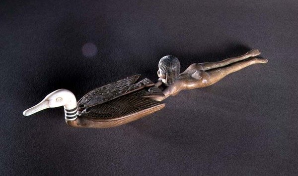 Sked med tillplattat handtag i form av en simmare, New Kingdom, c.1400 f.Kr. (trä & elfenben) (se även 187051) av Egyptian 18th Dynasty