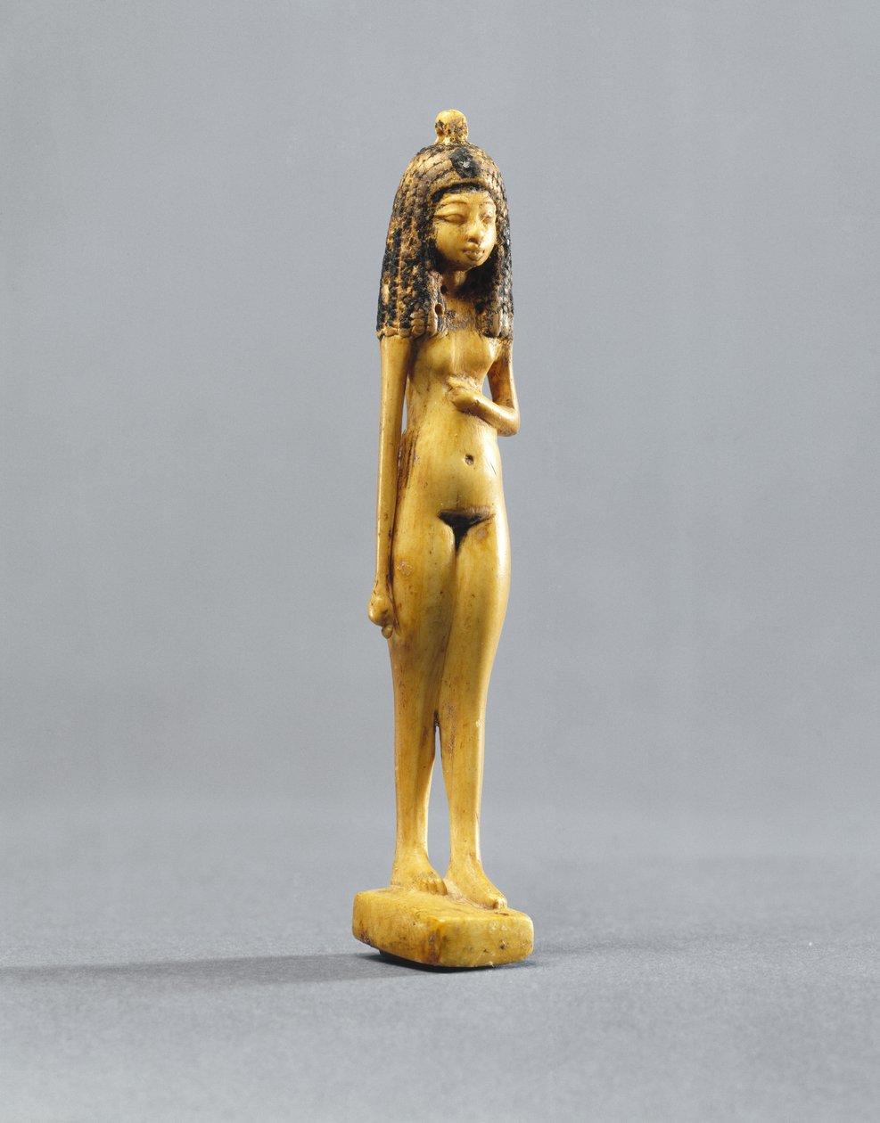 Statyett av en naken flicka, New Kingdom, ca 1390-1353 f.Kr. (målat elfenben) av Egyptian 18th Dynasty