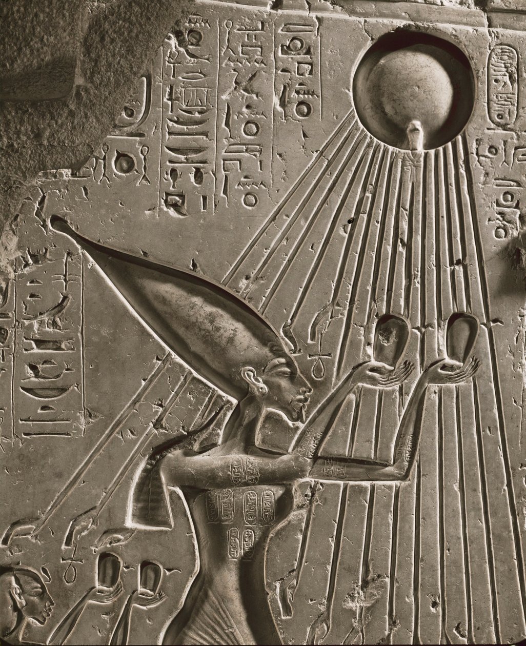 Amenophis IV Akhnatons kungafamilj offrar till Aton, sungoden (relief) av Egyptian 18th Dynasty