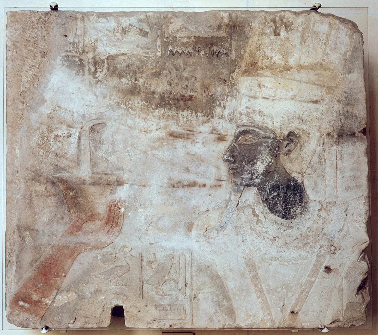 Tuthmosis III (c.1479-1425 f.Kr.) som erbjuder rökelse till guden Amun från Satettemplet i Elephantine, New Kingdom (målad sandsten) av Egyptian 18th Dynasty
