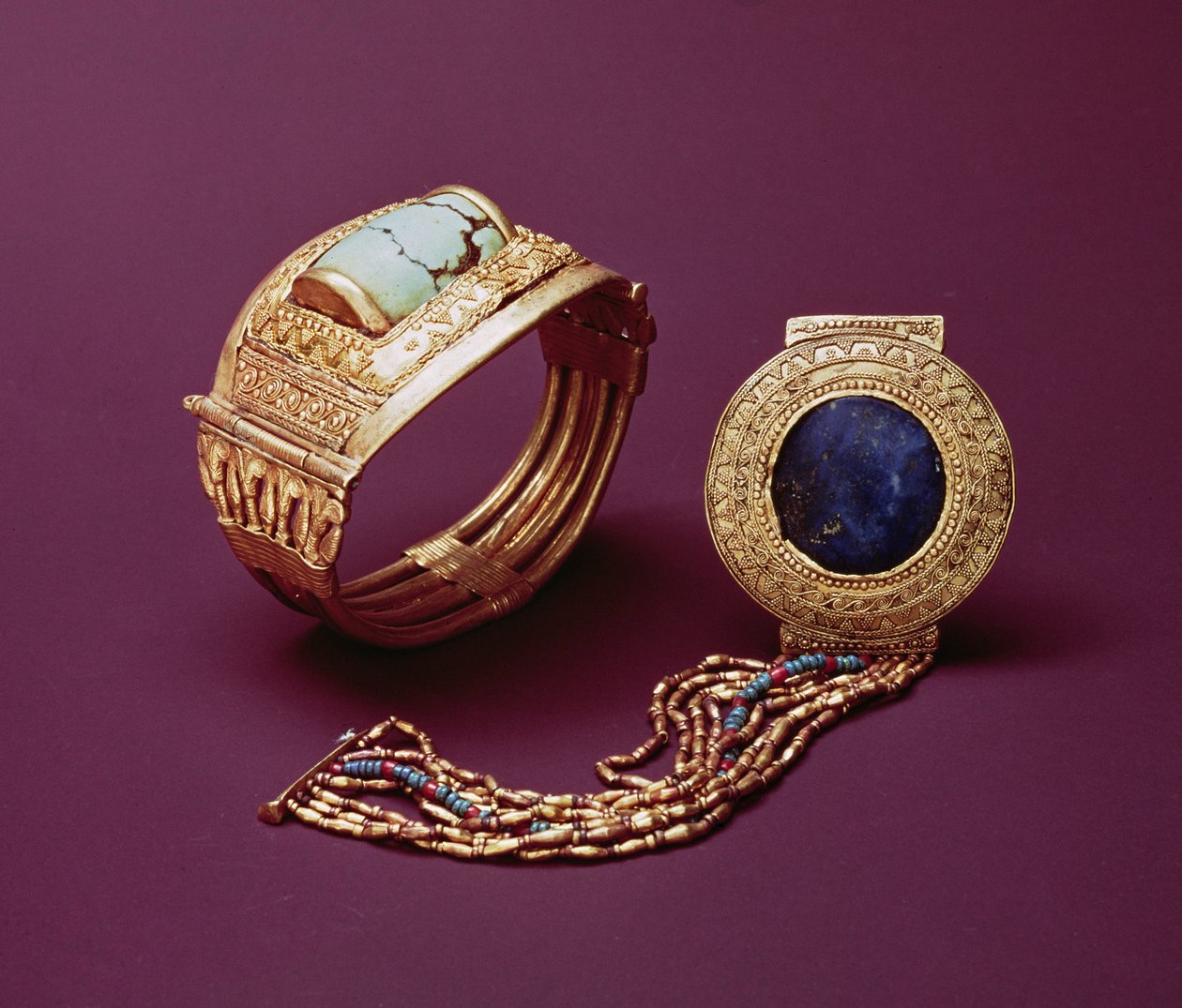 Två armband, från Tutankhamons grav (ca 1370-1352 f.Kr.) Nya kungariket (guld) av Egyptian 18th Dynasty