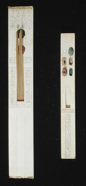 Två paletter, från Tutankhamons grav, Konungarnas dal, Nya kungariket, ca 1353-1327 f.Kr. av Egyptian 18th Dynasty