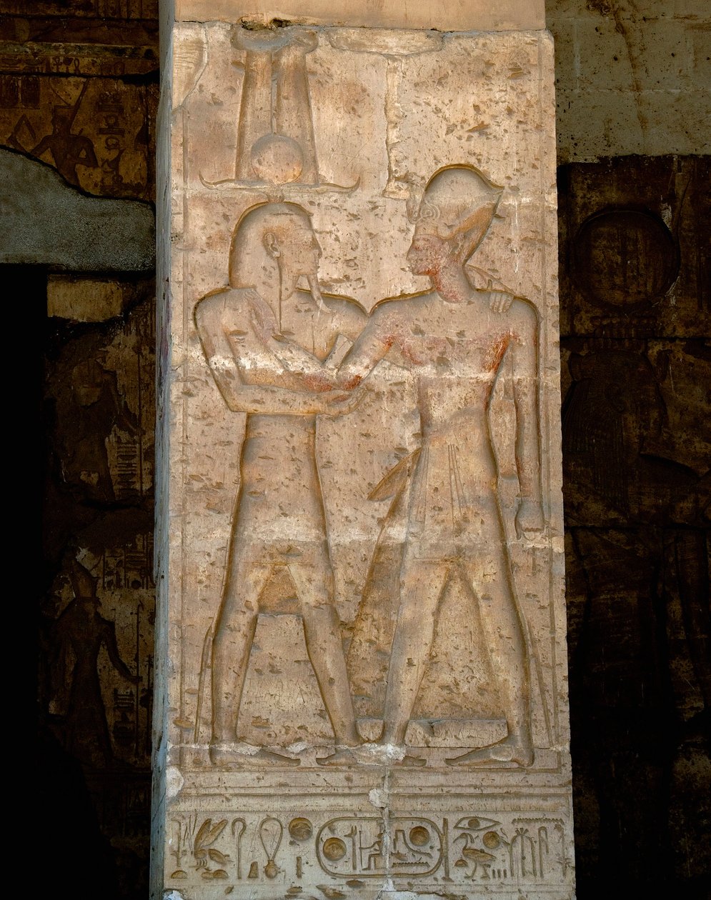 Forntida egyptisk konst: Lågrelief på kolonnen i Sethi I-templet (Sety eller Seti I av Egyptian 19th Dynasty