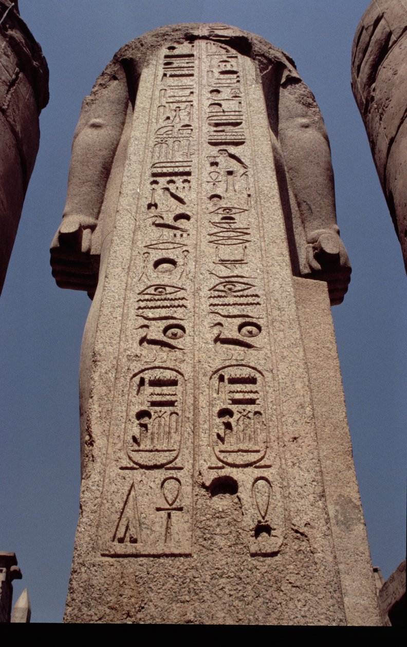 Kolumn med vapen som visar kartuschen av Ramses II (1298-32 f.Kr.) Nya kungariket, ca 1297-1185 f.Kr. av Egyptian 19th Dynasty