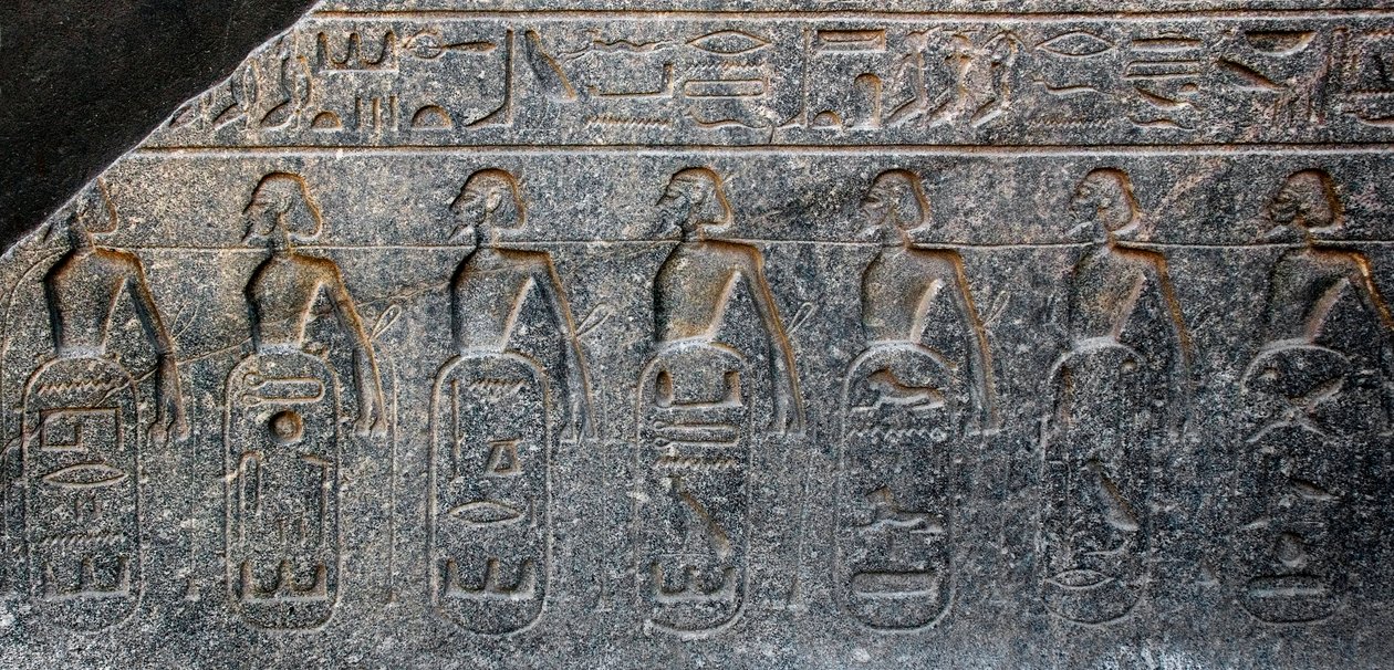 Egyptisk antikvitet: detalj av en relief som dekorerar emblemen för de territorier som erövrats av farao Ramses II (1292-1186 f.Kr.). Luxors tempel. East Bank (Thebe), Egypten av Egyptian 19th Dynasty