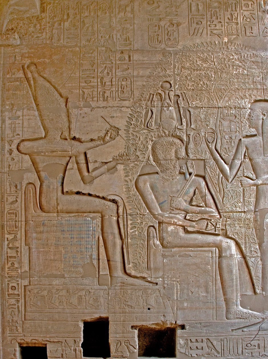 Egyptisk antikvitet: detalj av relieferna som representerar Ramses II-kronan och välsignade av Seshat-skriftens gudomlighet, Memorial Temple tillägnat farao Ramses II av Egyptian 19th Dynasty