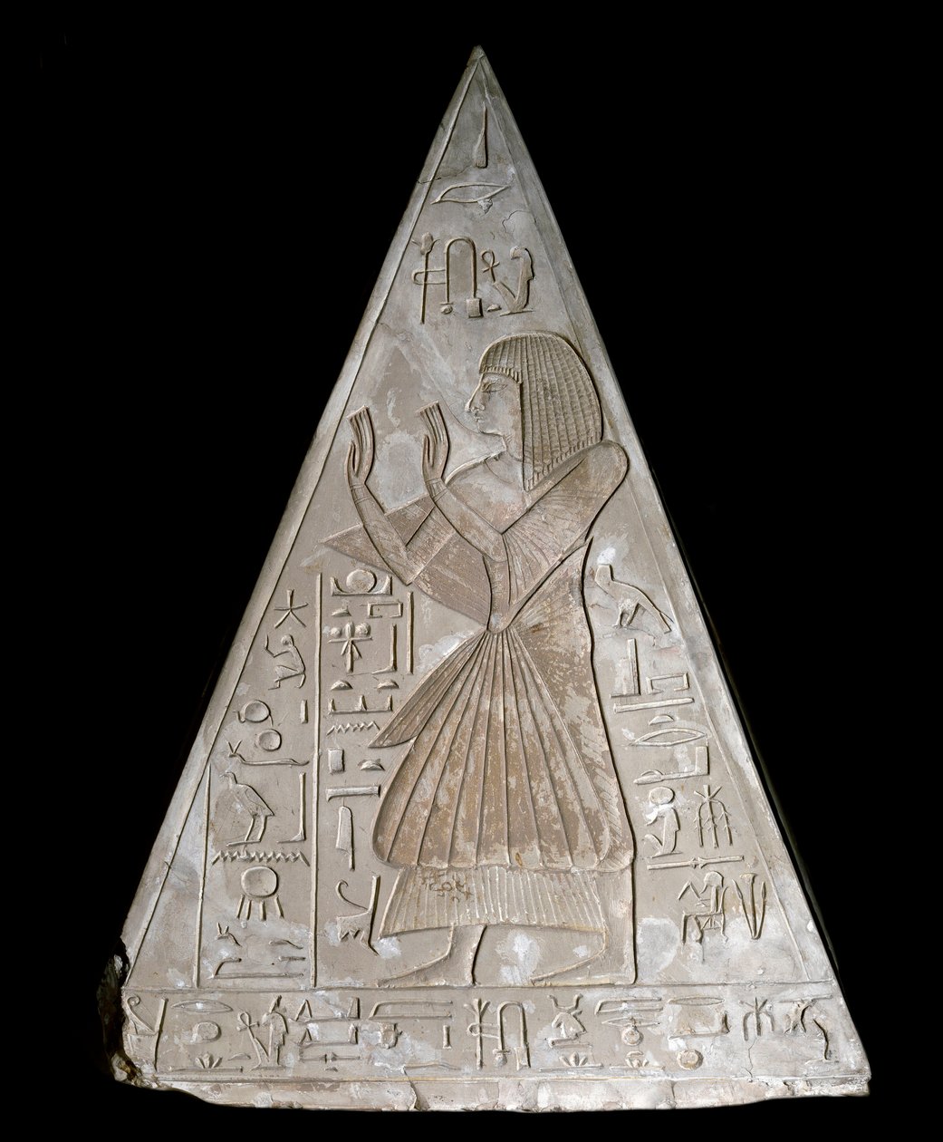 Egyptisk antikvitet: pyramidspetsen av Ramoses kapell dekoree av representationen av den sent tillbedjande Ra-Harakte (Re Harakte) gudomlig av den uppgående solen av Egyptian 19th Dynasty