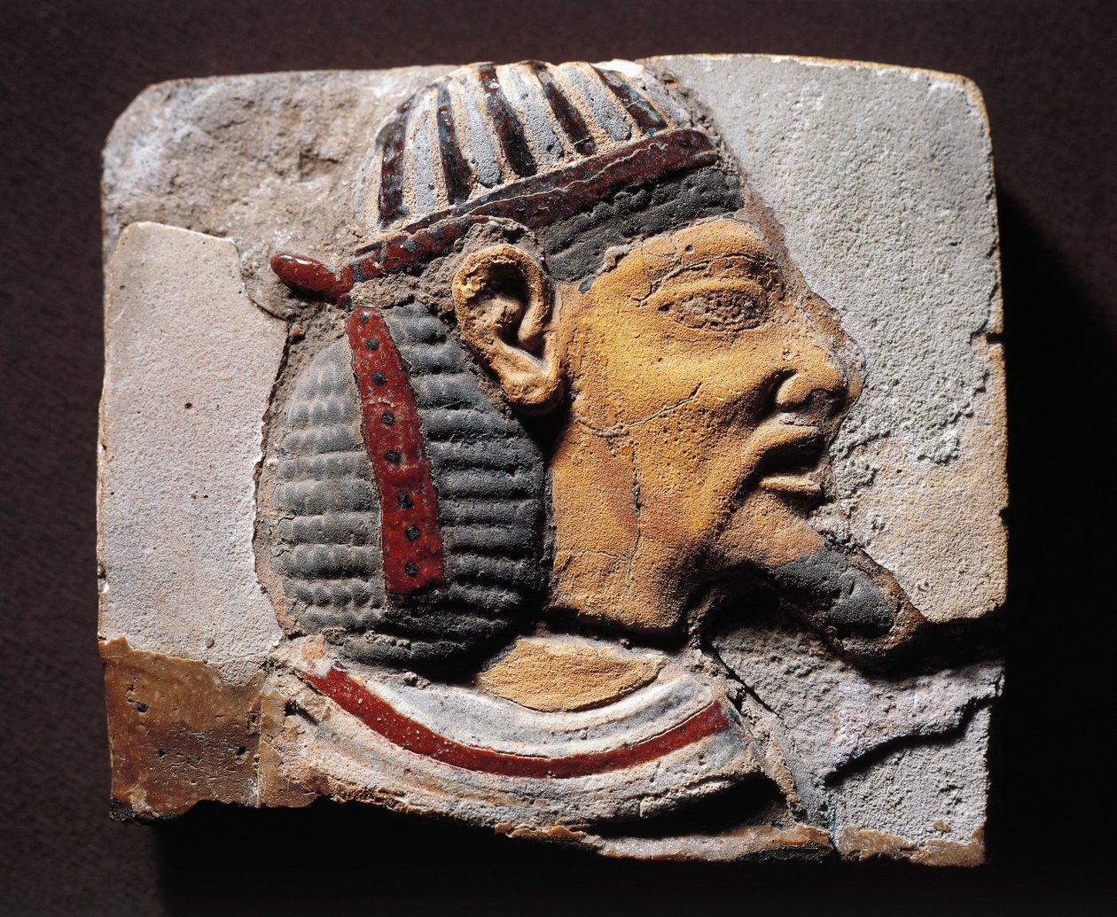 Fragment av dekoration, majolika med huvud av syrisk semitisk fånge av Egyptian 19th Dynasty