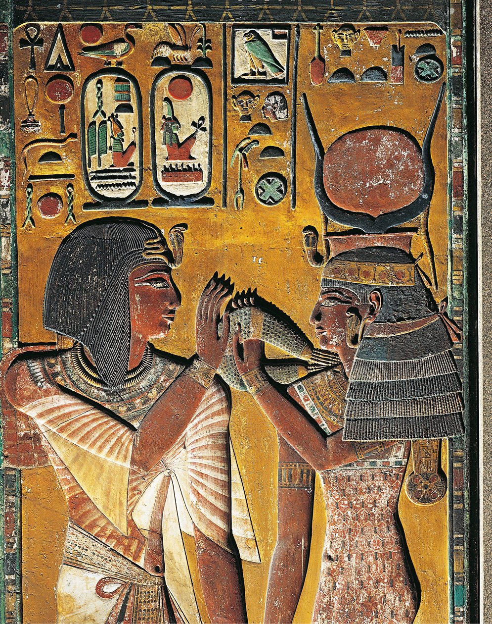 Gudinnan Hathor erbjuder sitt halsband till farao (låg relief) av Egyptian 19th Dynasty