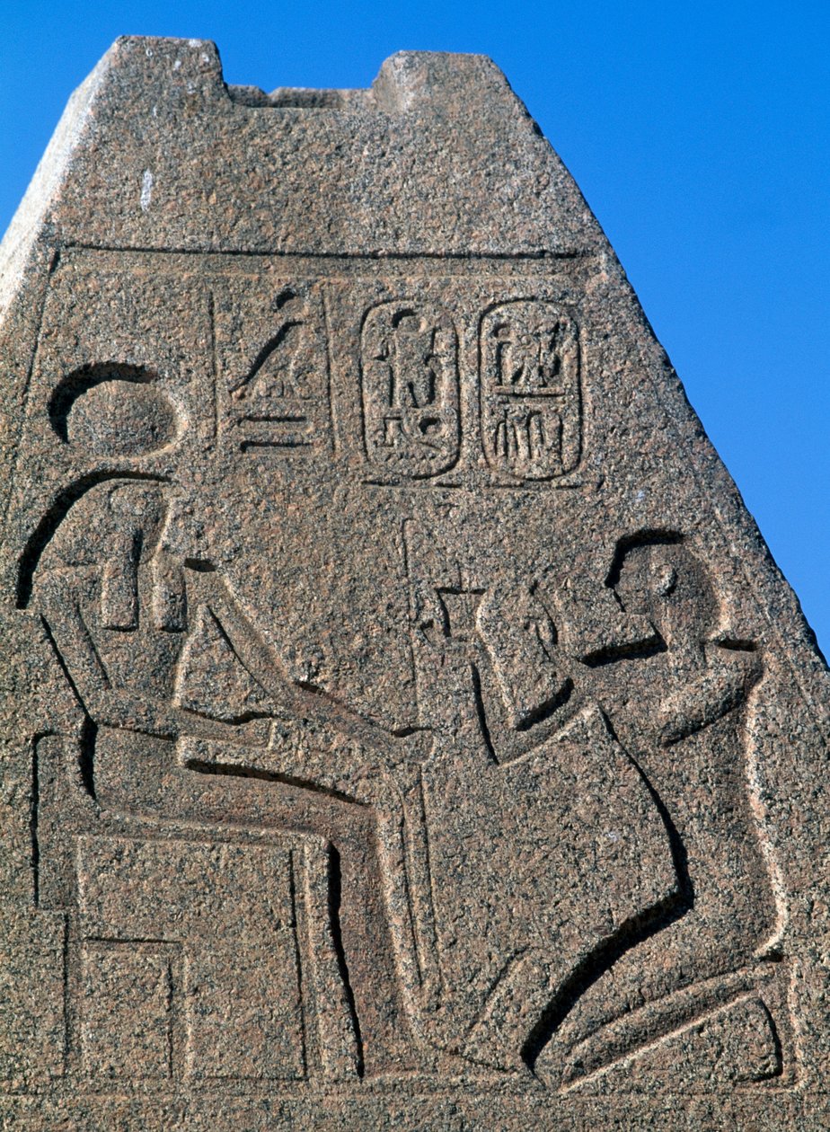 Obelisk med reliefer och inskriptioner av Ramses II, Amuns stora tempel, Tanis, Egypten, Egyptisk civilisation, Nya riket, XIX:e dynastin av Egyptian 19th Dynasty