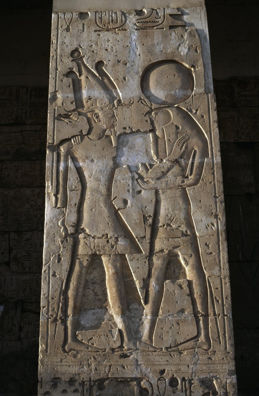Relief föreställande farao med guden Horus, portik i Seti I:s tempel av Egyptian 19th Dynasty