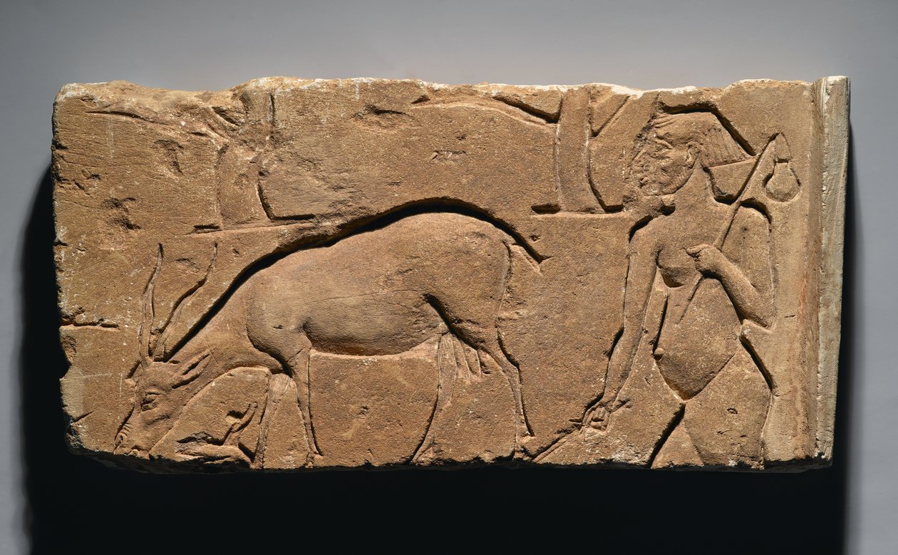 Relief föreställande en getherde med en get och träd, möjligen från Tell el-Amarna, New Kingdom, 1350-1333 f.Kr. (kalksten) av Egyptian 19th Dynasty