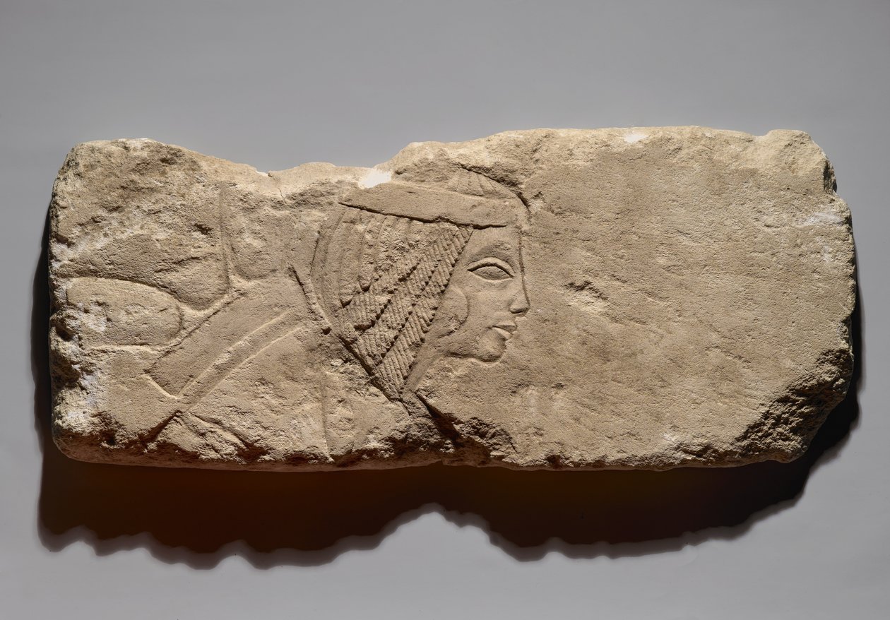 Relief av en kvinna, möjligen från Tell el-Amarna, New Kingdom, c.1353-1336 f.Kr. (kalksten) av Egyptian 19th Dynasty