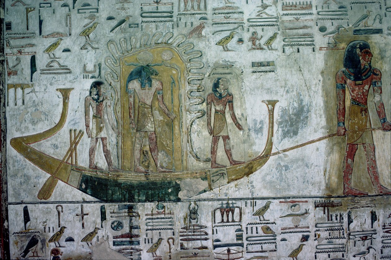 Solguden Ra i nattbåten, skyddad av ormarslingor, bogserad på vatten under jorden, Nya kungariket, ca 1318 f.Kr. (polykrom relief) av Egyptian 19th Dynasty