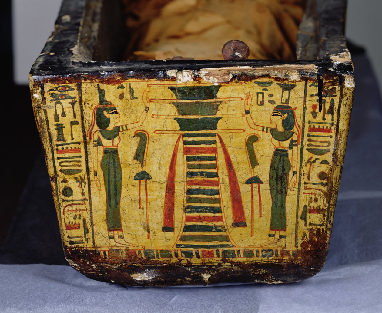 Detalj av fotändan på den yttre kistbasen på mumin av Nesyamun, möjligen hittad i Deir El-Bahri, New Kingdom, ca 1100 f.Kr. (målat trä) av Egyptian 20th Dynasty