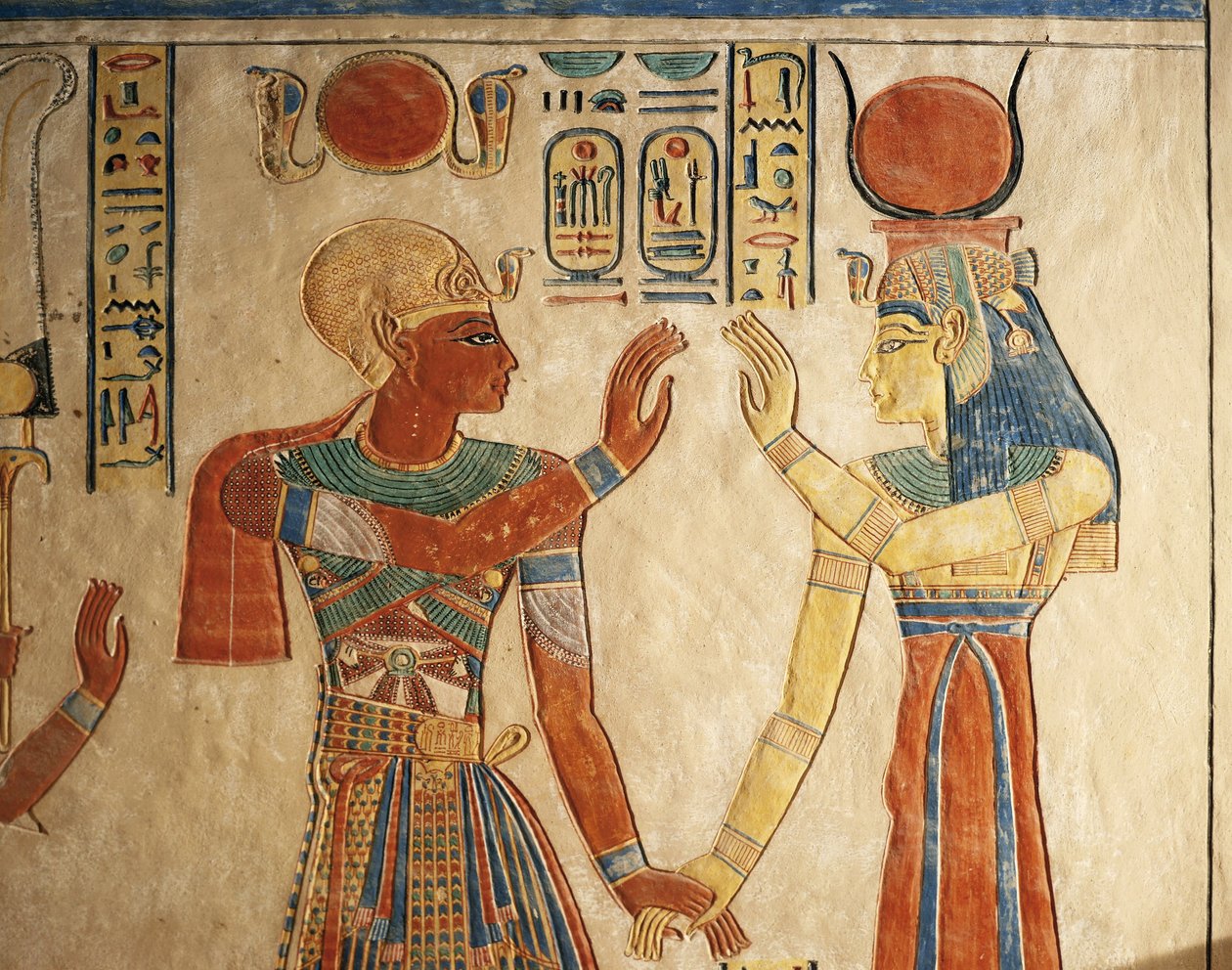 Egypten, Luxor, antika Thebe, Drottningarnas dal, Amonherkhopeshafs grav, målad relief föreställande farao Ramses III framför Isis av Egyptian 20th Dynasty