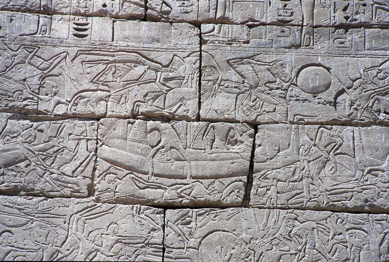 Sjöfolket, sjöslaget vid Ramses III, Medinet Habu, 1195-64 f.Kr av Egyptian 20th Dynasty