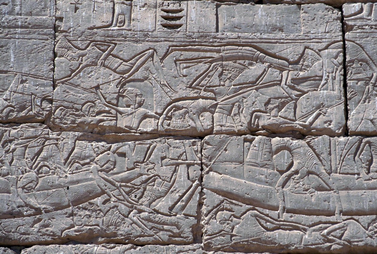 Sjöfolket, sjöslaget vid Ramses III, Medinet Habu, sten 1195-64 f.Kr. av Egyptian 20th Dynasty