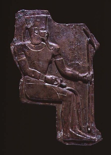 Reliefplakett av guden Amun, från Isis tempel i Saqqara, sen period, c.760-656 f.Kr. (kopparlegering) av Egyptian 25th Dynasty
