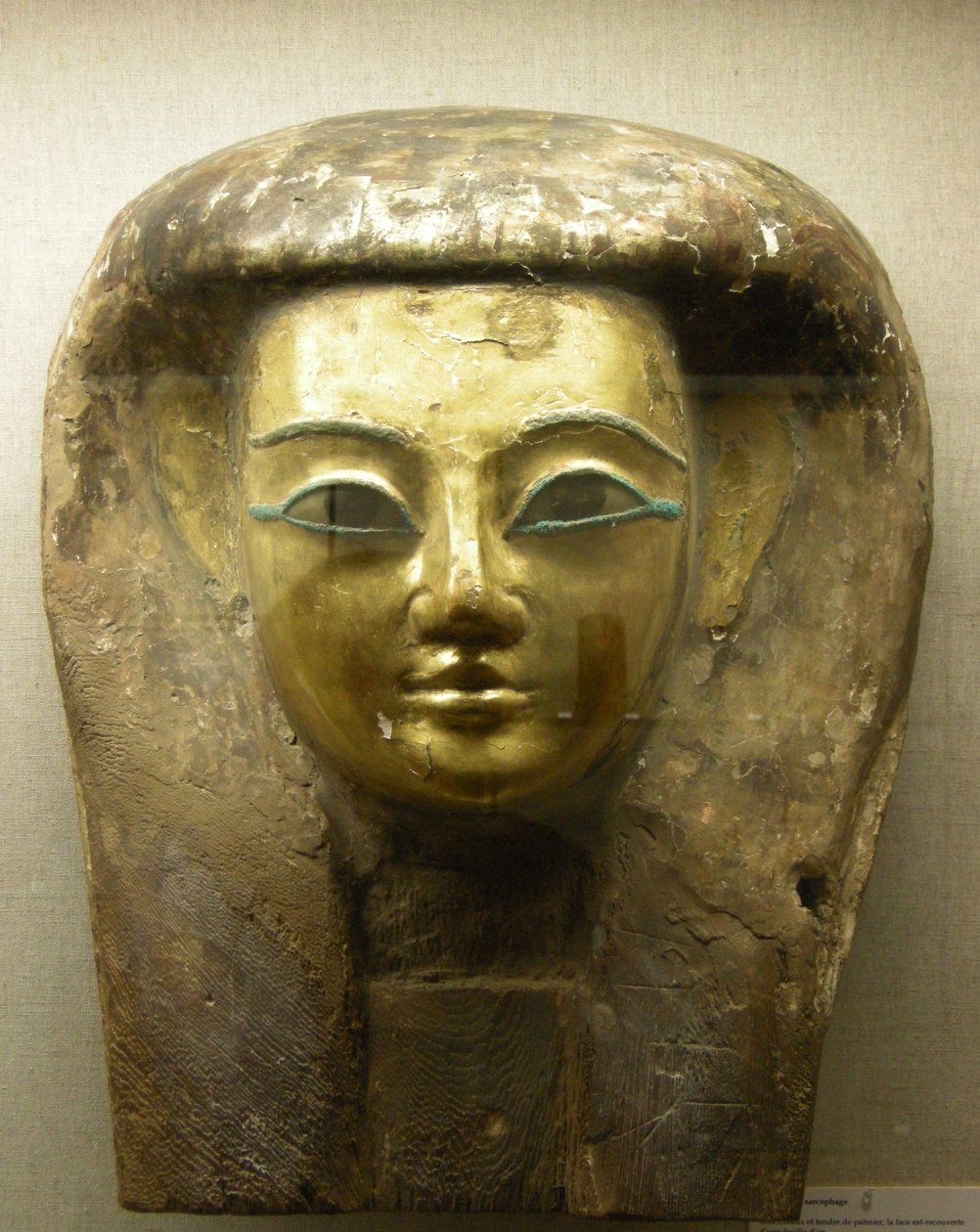 Huvud från en sarkofag, Saitperiod (palmträ med bladguld) av Egyptian 26th Dynasty