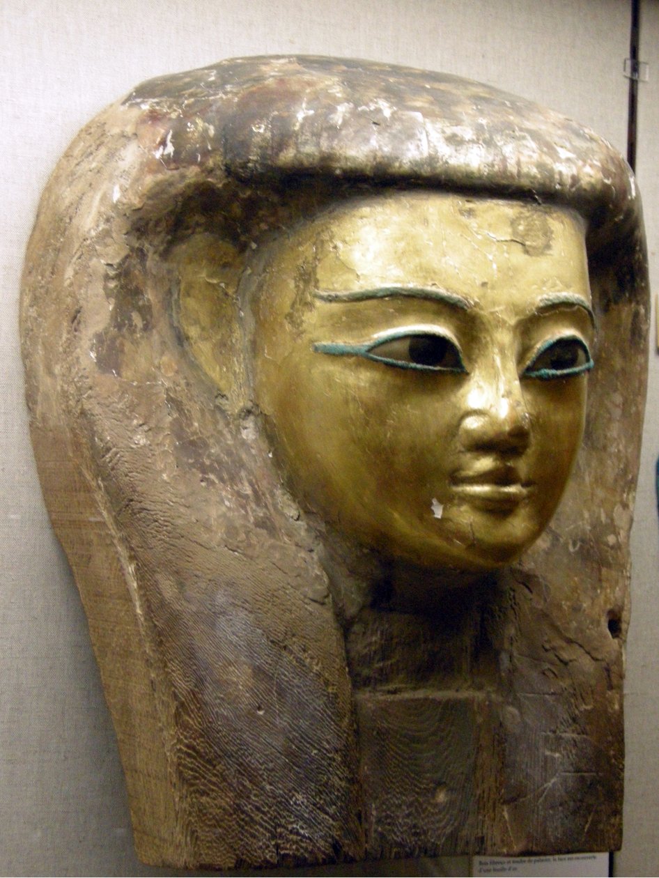 Huvud från en sarkofag, Saitperiod (palmträ med bladguld) av Egyptian 26th Dynasty