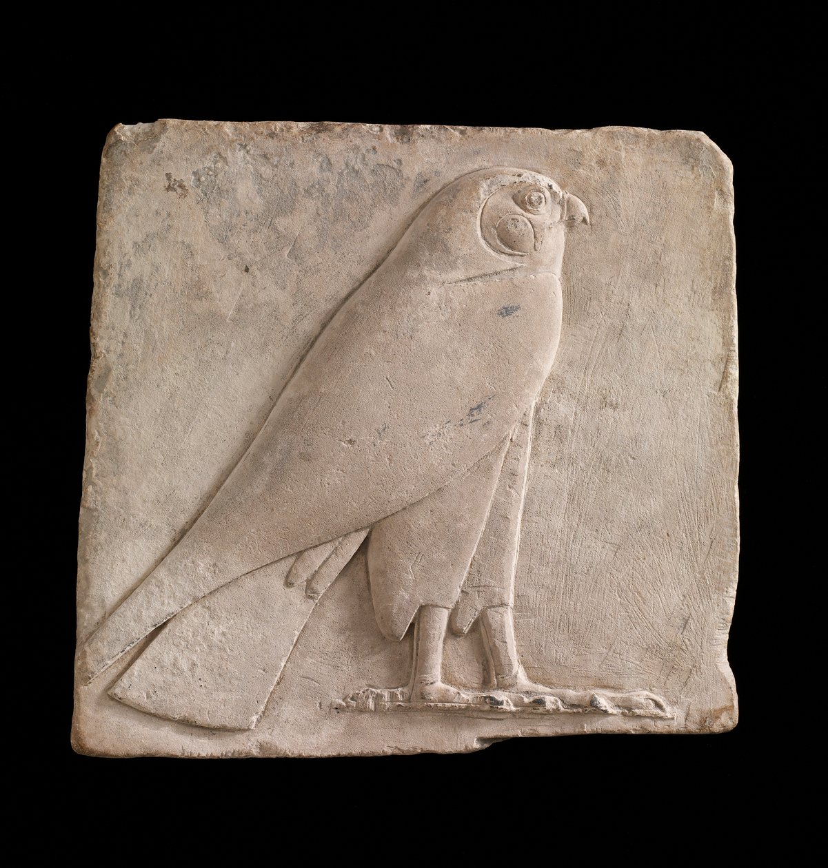 Tavla föreställande en falk, troligen guden Horus, 26:e dynastin eller Saiteperioden, 664-525 f.Kr. eller senare kalksten av Egyptian 26th Dynasty