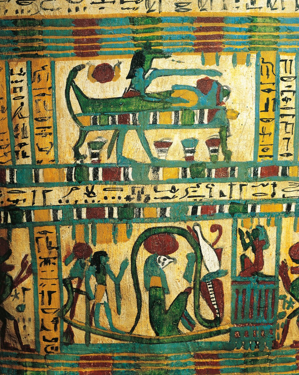 Gipsat och målat trä som föreställer guden Anubi som skyddar den avlidnes mamma och solbåt med guden Ra, från Sarcophagus of Usai, Thebe av Egyptian 26th Dynasty