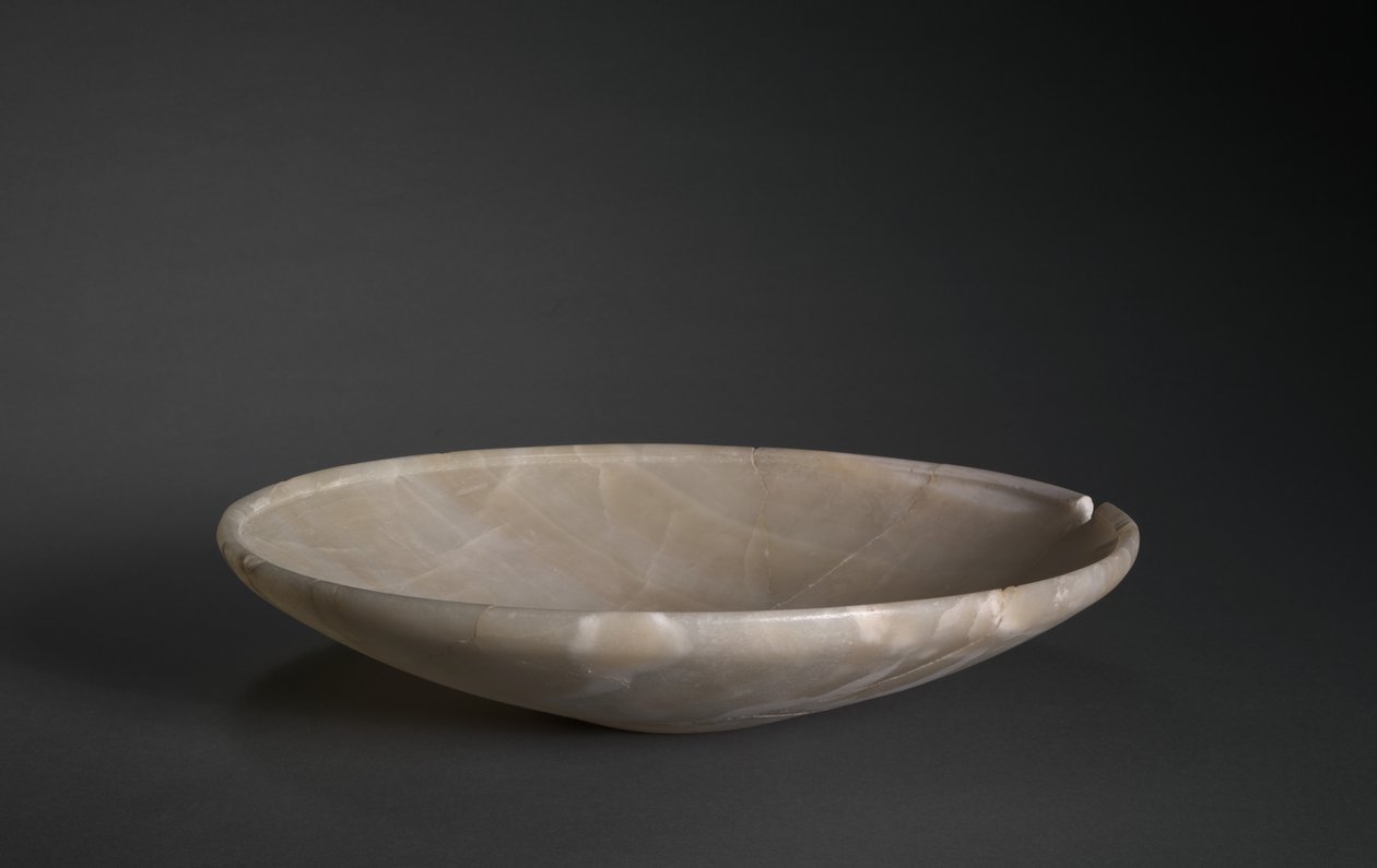 Shallow Dish from Saqqara, Old Kingdom, c.2726-2647 BC (travertine) av Egyptian 2nd Dynasty