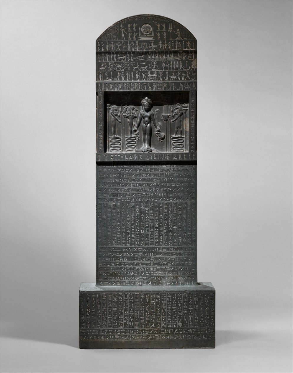 Cippus av Horus, 360-343 f.Kr. (meta-gråvåt) av Egyptian 30th Dynasty